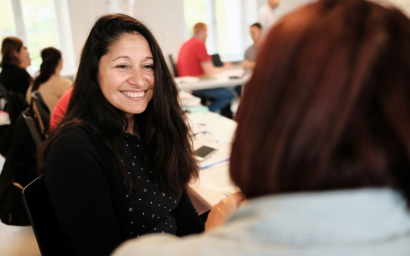 To mennesker snakker