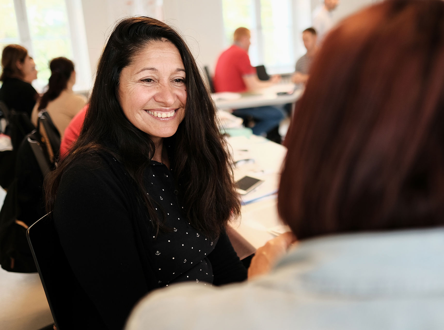 To mennesker snakker